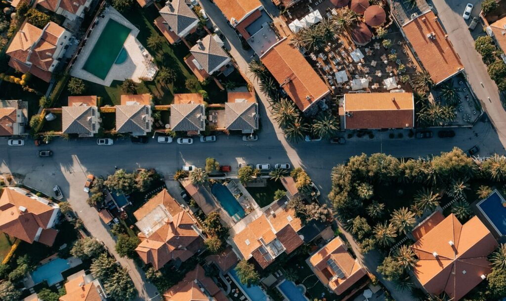 Overhead perspective of a californian residential neighborhood. ahmet-kurt for unsplash+